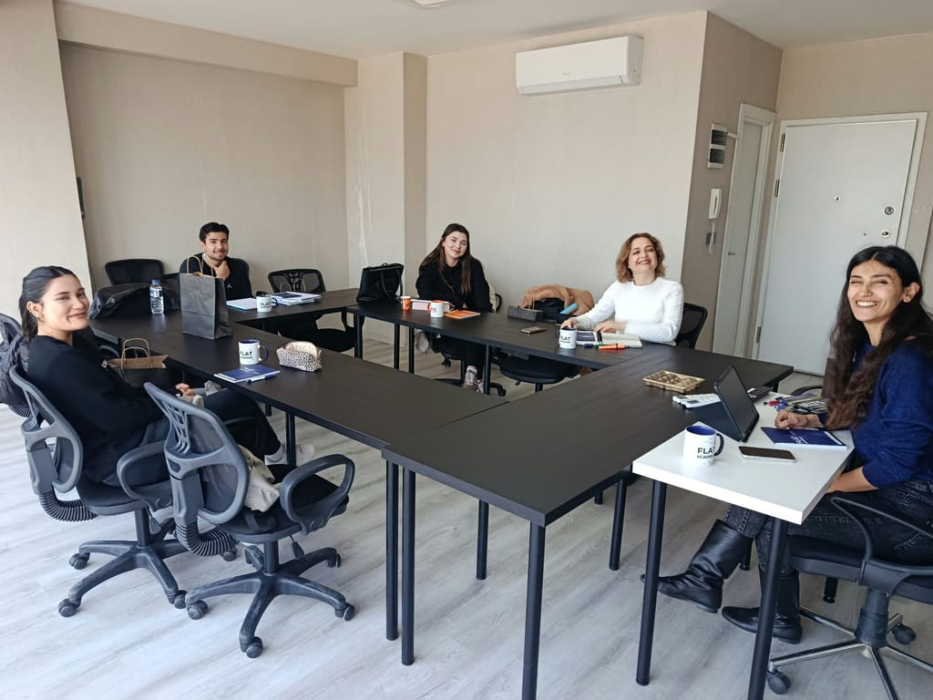 FLAT & PIE Academy öğrencileri
